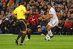 Cầu thủ Ronaldinho giành Quả bóng vàng vào năm nào?