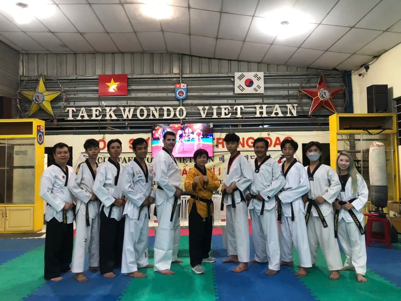 Học karate bao lâu thi lên đai đen?