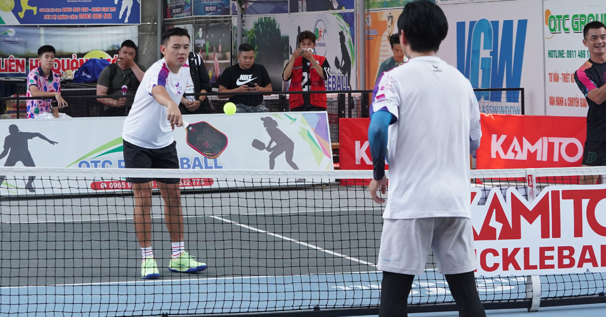 Luật phát bóng Pickleball 2026