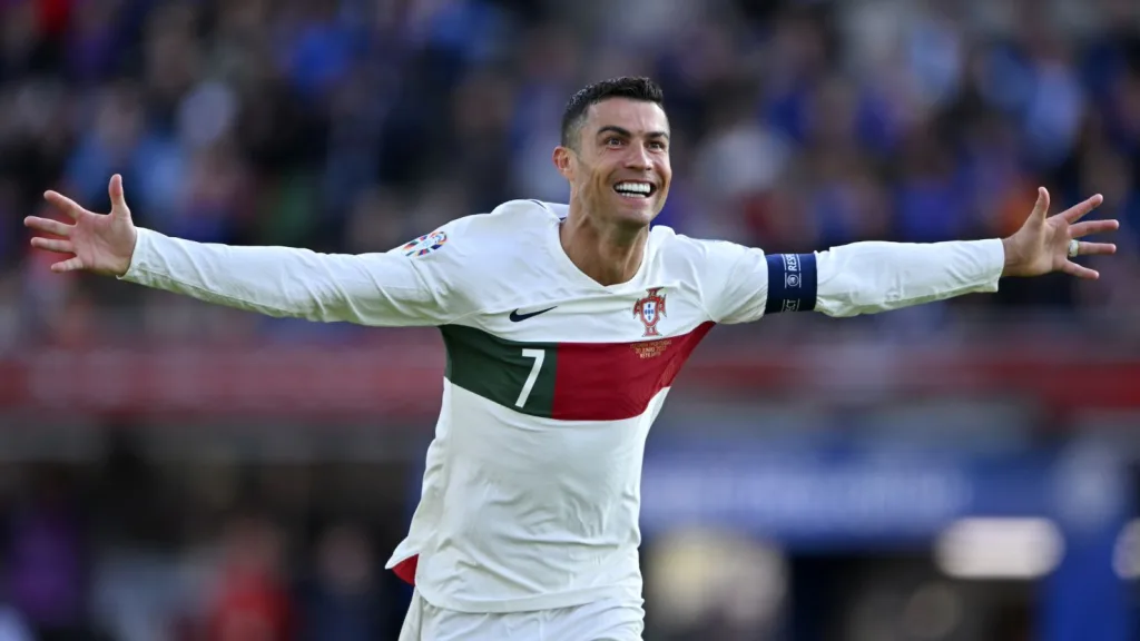 Số liệu thống kê về Cristiano Ronaldo: Ronaldo ghi bao nhiêu bàn?