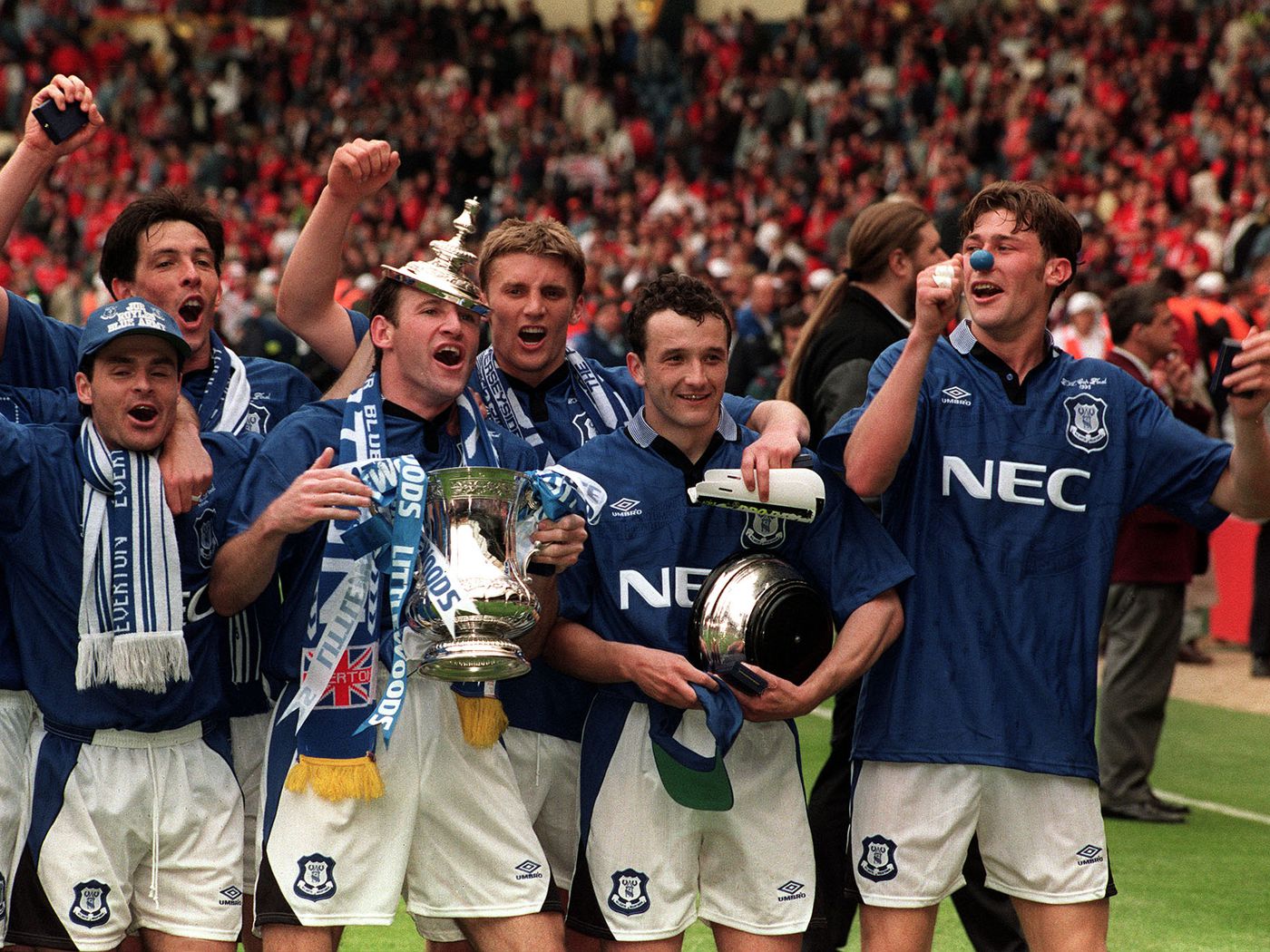 The Toffees là biệt danh của câu lạc bộ bóng đá nào?