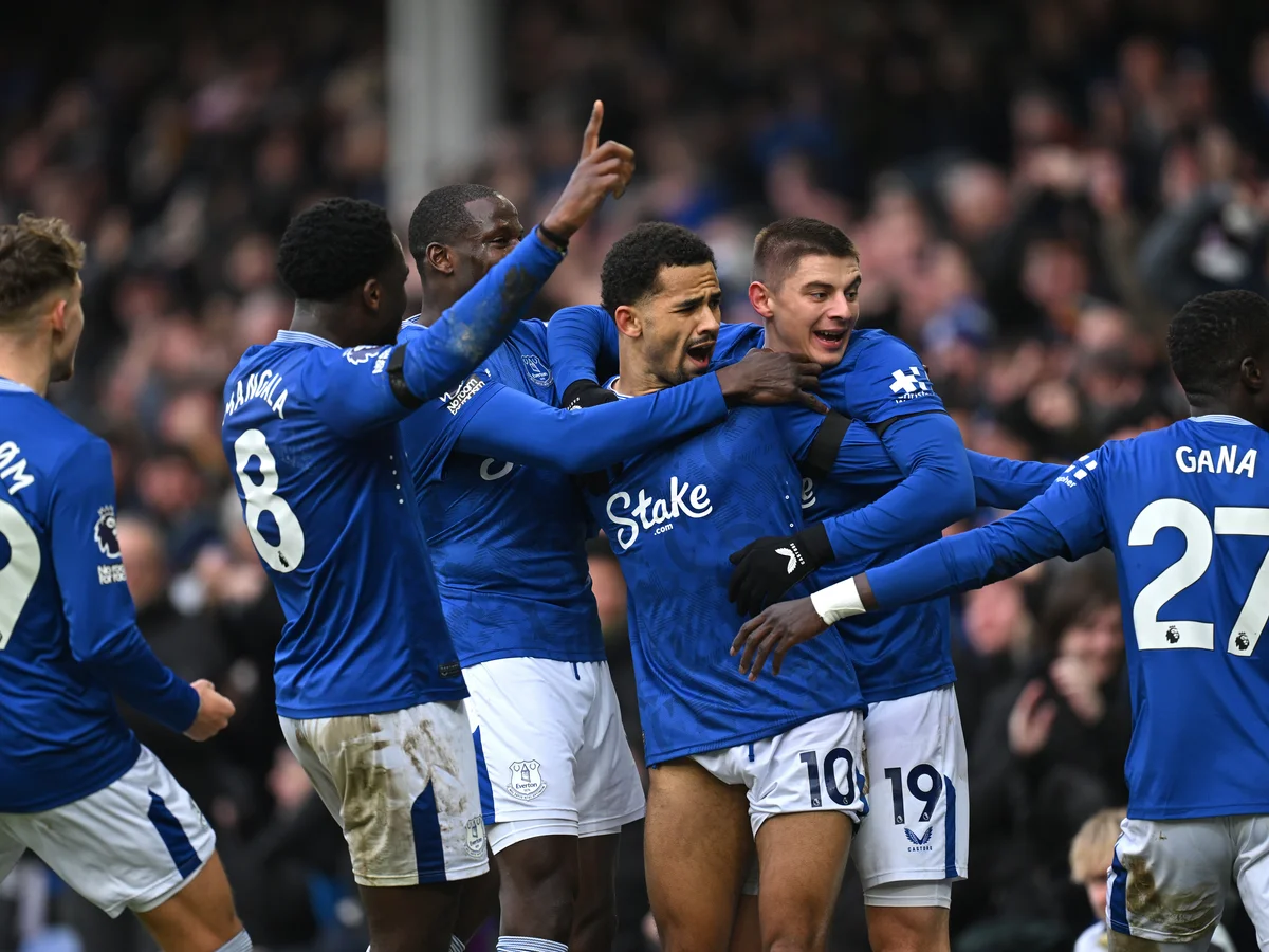 The Toffees là biệt danh của câu lạc bộ bóng đá nào?